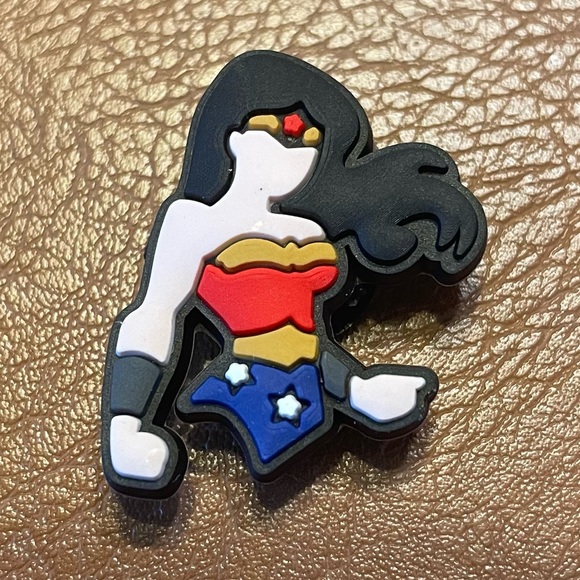 Wonder Woman Croc Charm - Picture 3 of 3